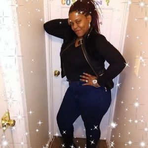 Meet your Posher, Lena